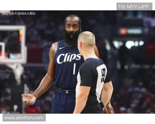 火箭队与快船队第二场激战回顾球员表现与战术分析全景展现