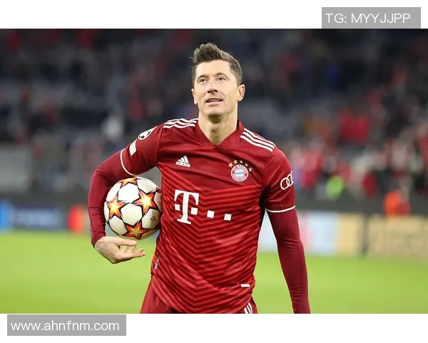 莱万重返老东家破门拜仁球迷怒斥其忘恩负义情感反转